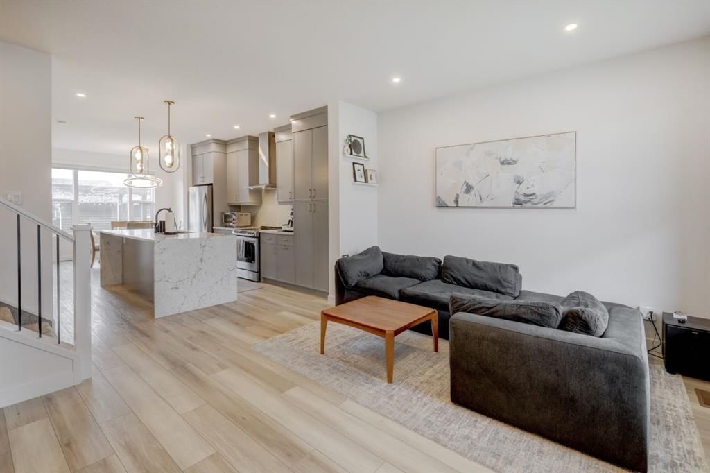 174 Rowley Gate NW, Calgary — photo 3 of 40