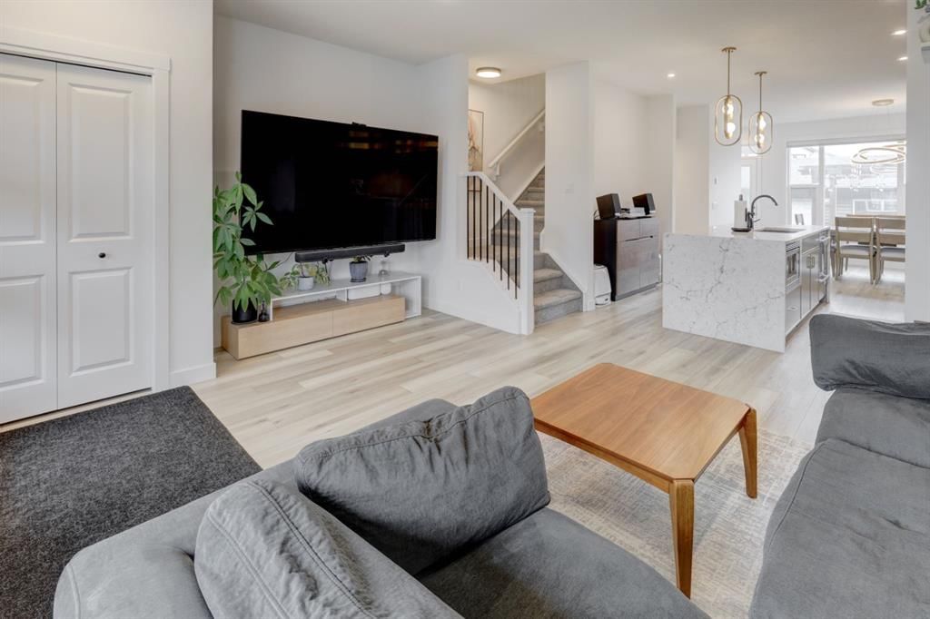 174 Rowley Gate NW, Calgary — photo 4 of 40