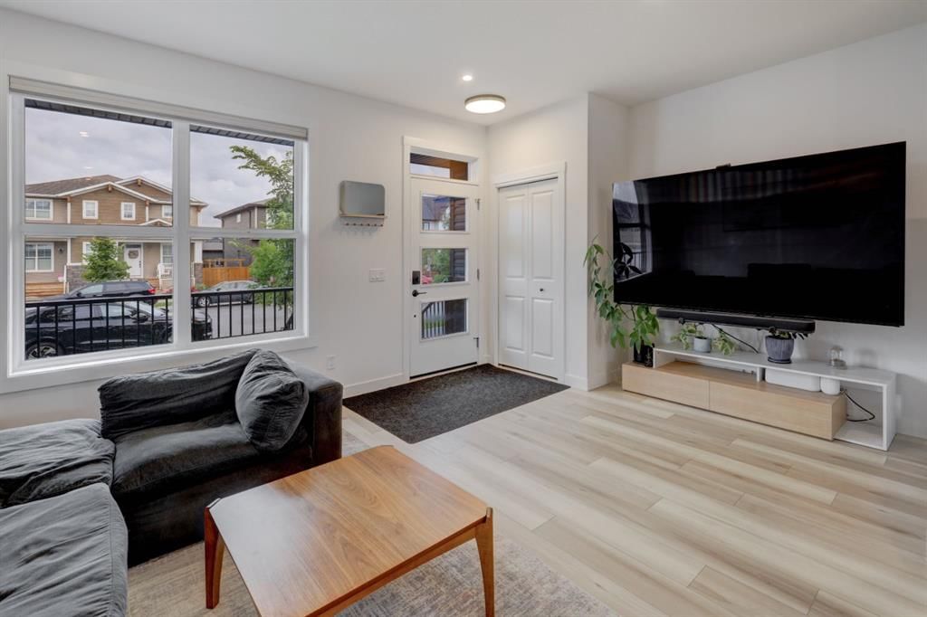 174 Rowley Gate NW, Calgary — photo 5 of 40