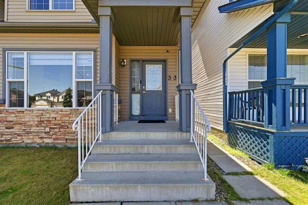 33 Saddlecrest Close NE, Calgary — photo 2 of 50