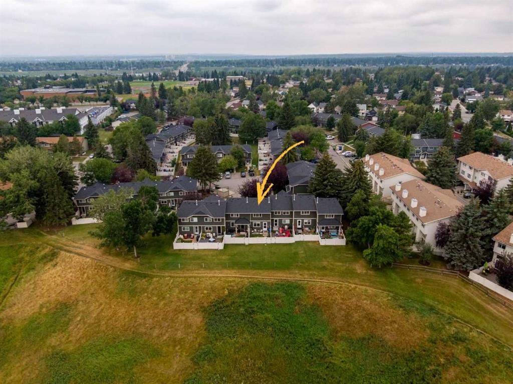 316 Queenston Heights SE, Calgary — photo 3 of 41