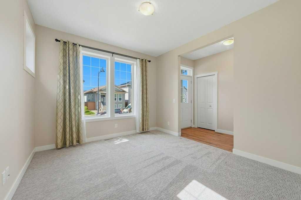 98 Elgin Meadows Circle SE, Calgary — photo 4 of 47
