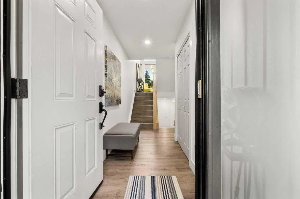 3909 Point Mckay Road NW, Calgary — photo 3 of 46