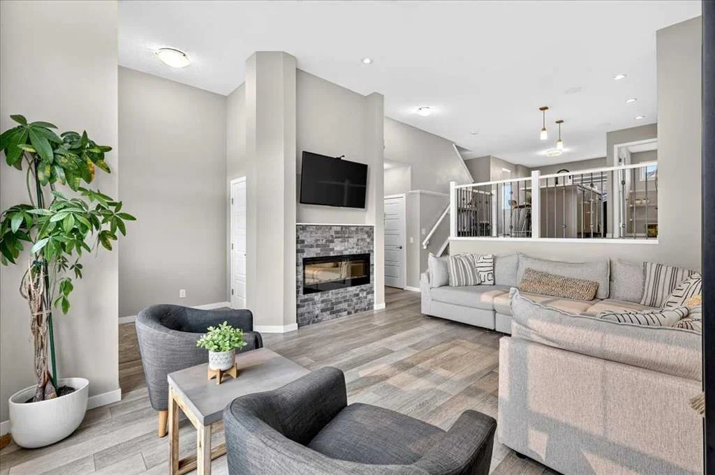 25 Masters Street SE, Calgary — photo 3 of 48