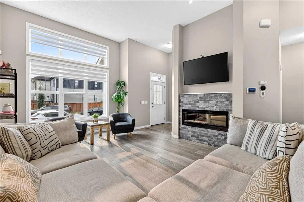 25 Masters Street SE, Calgary — photo 5 of 48