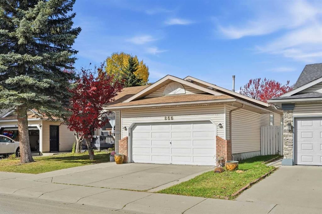 866 Applewood Drive SE, Calgary — photo 3 of 48