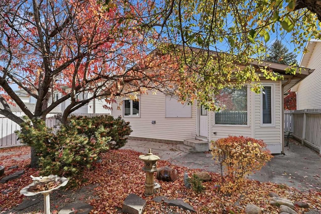 866 Applewood Drive SE, Calgary — photo 4 of 48
