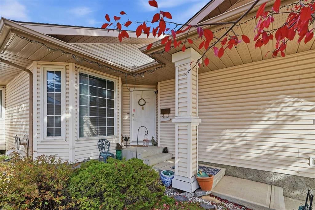 866 Applewood Drive SE, Calgary — photo 5 of 48