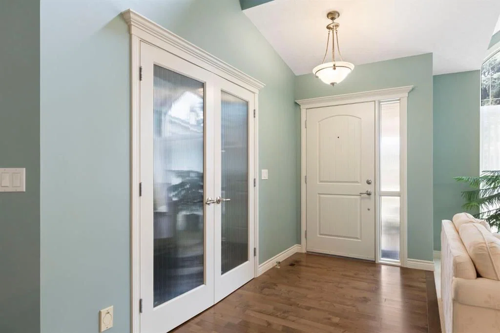 311 Woodhaven Bay SW, Calgary — photo 2 of 45