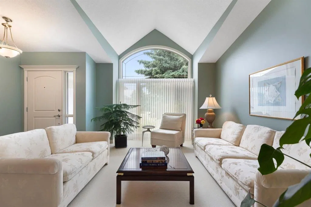 311 Woodhaven Bay SW, Calgary — photo 4 of 45