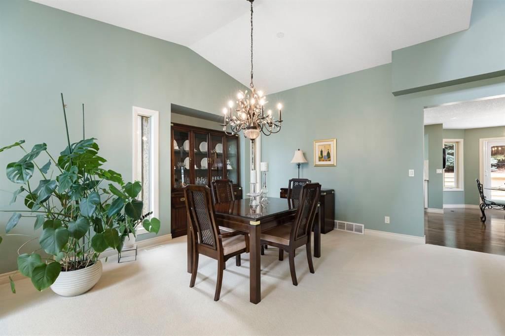 311 Woodhaven Bay SW, Calgary — photo 5 of 45