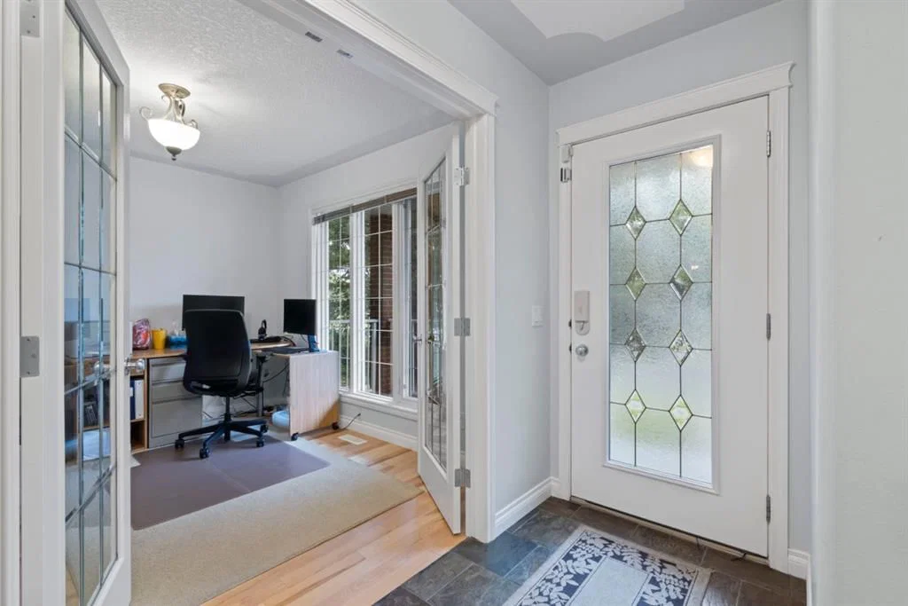 2323 5 Avenue NW, Calgary — photo 4 of 46