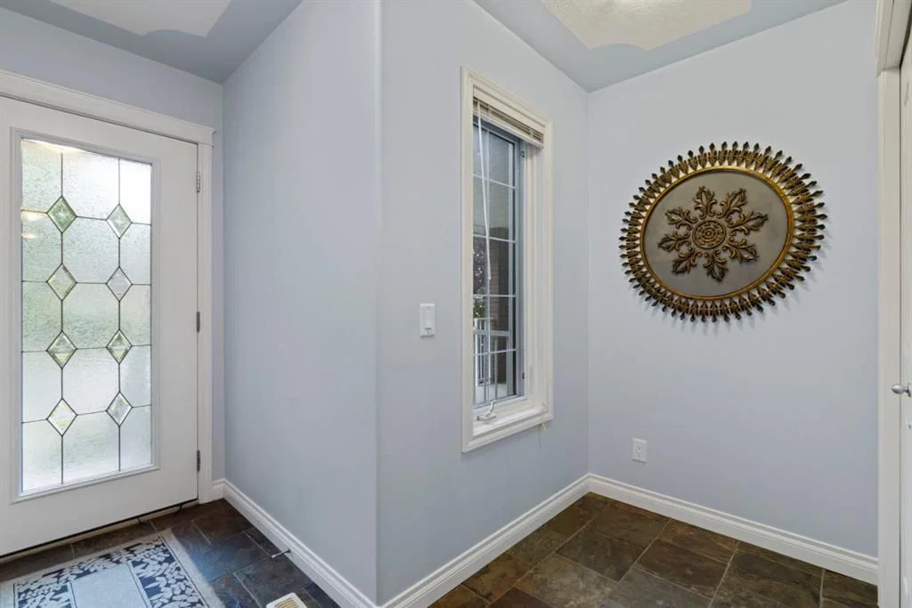 2323 5 Avenue NW, Calgary — photo 5 of 46