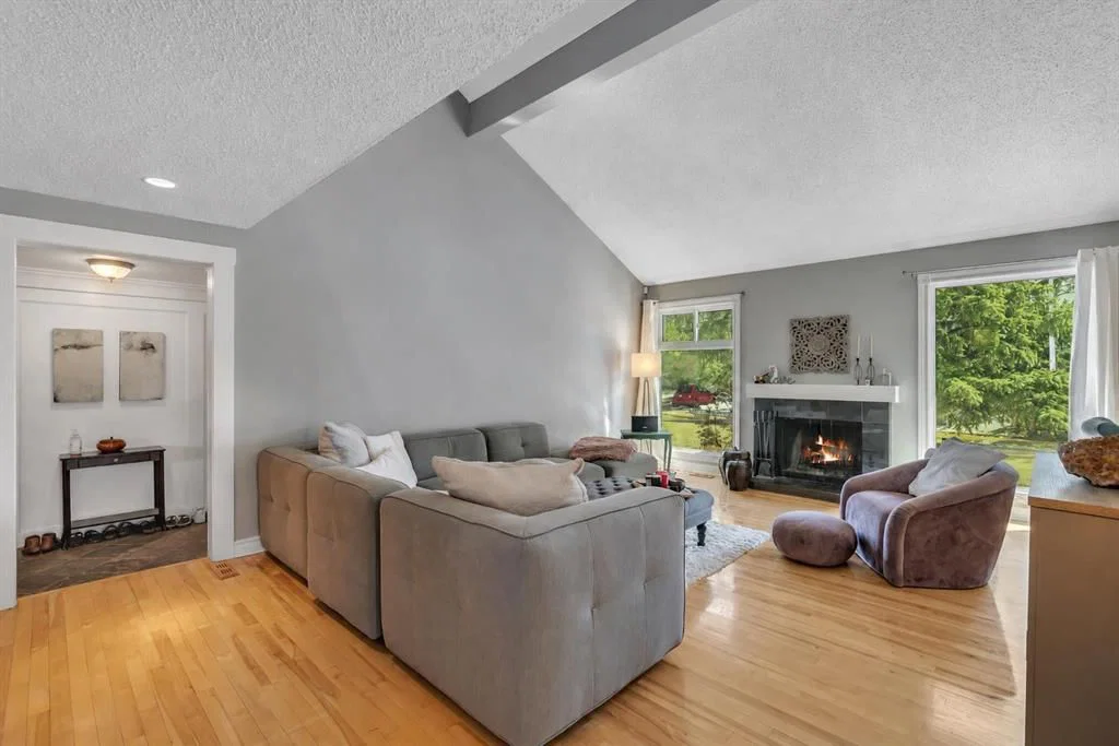 12 Oakvale Place SW, Calgary — photo 3 of 50