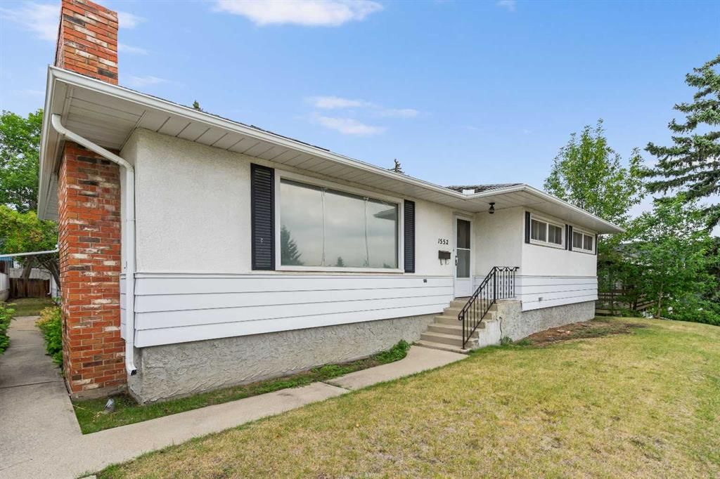 1552 Windsor Street NW, Calgary — photo 2 of 17
