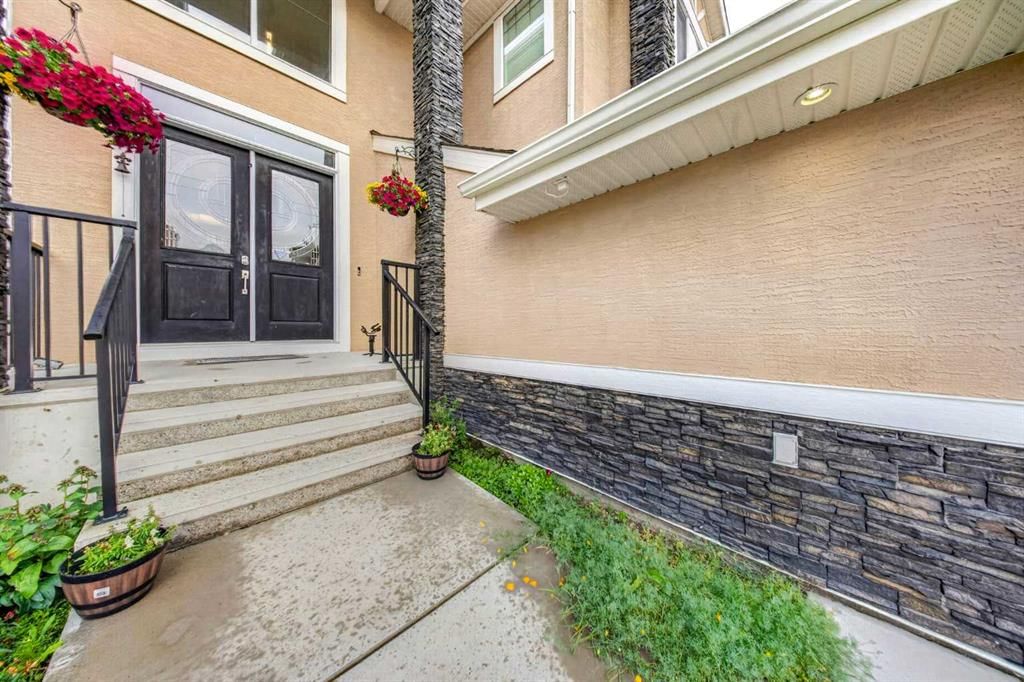 160 Kinniburgh Circle, Chestermere — photo 3 of 50