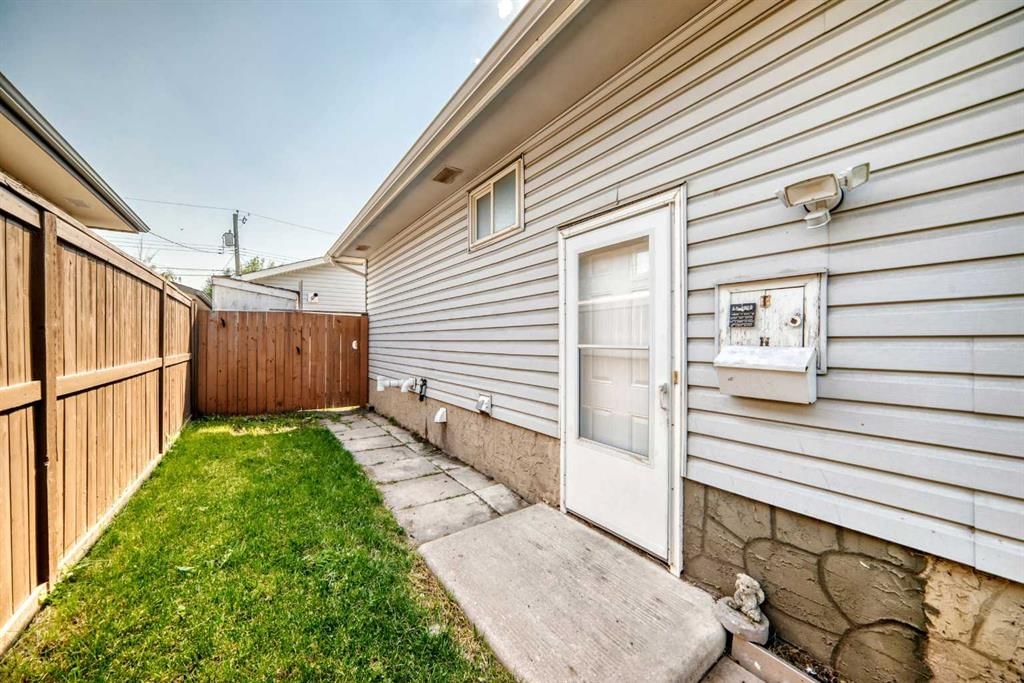 152 Maranda Close NE, Calgary — photo 3 of 46
