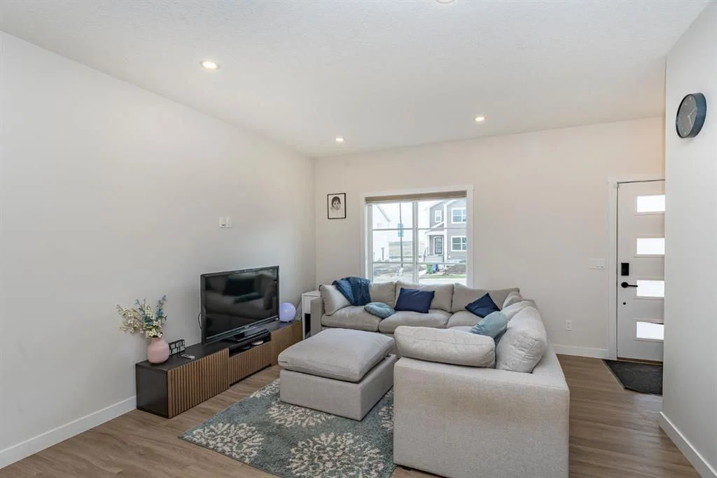 52 Lewiston Drive NE, Calgary — photo 5 of 31