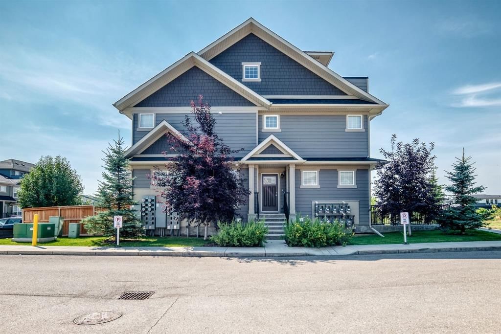 428 Cranbrook Square SE, Calgary — main listing photo