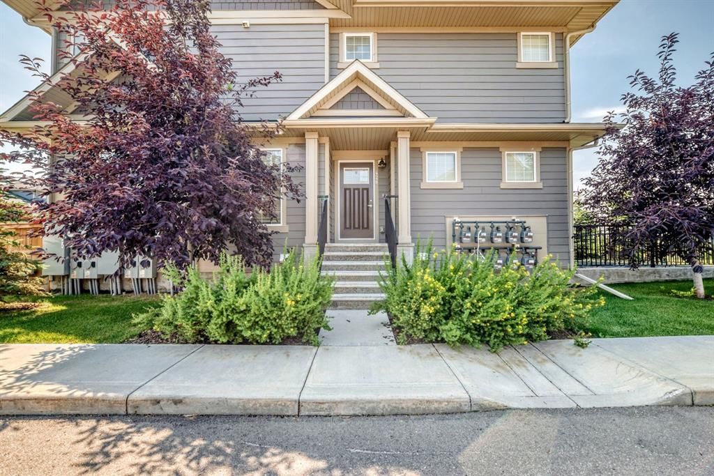 428 Cranbrook Square SE, Calgary — photo 2 of 40