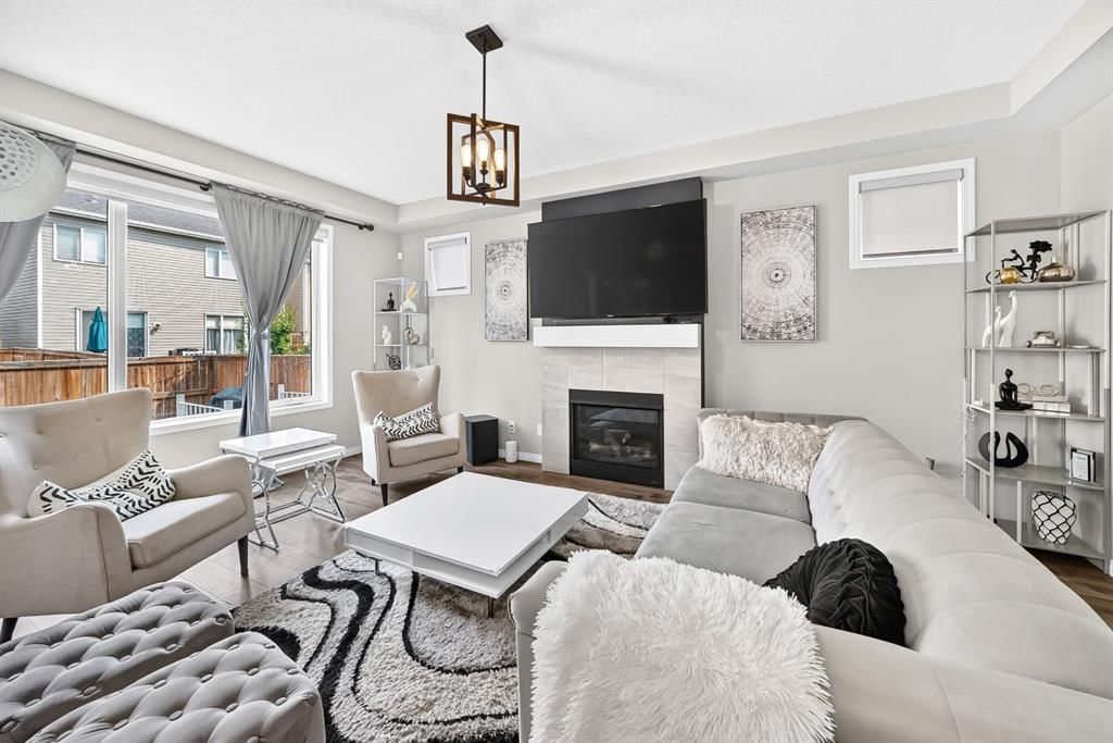 446 windrow Common SW, Airdrie — photo 2 of 40