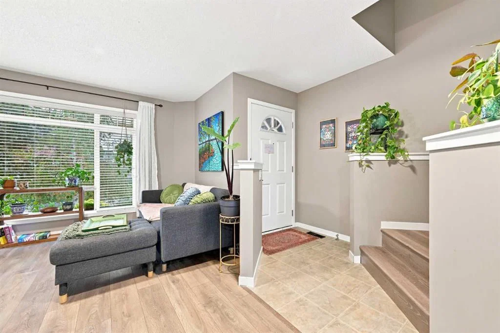 106 Autumn Crescent SE, Calgary — photo 3 of 34