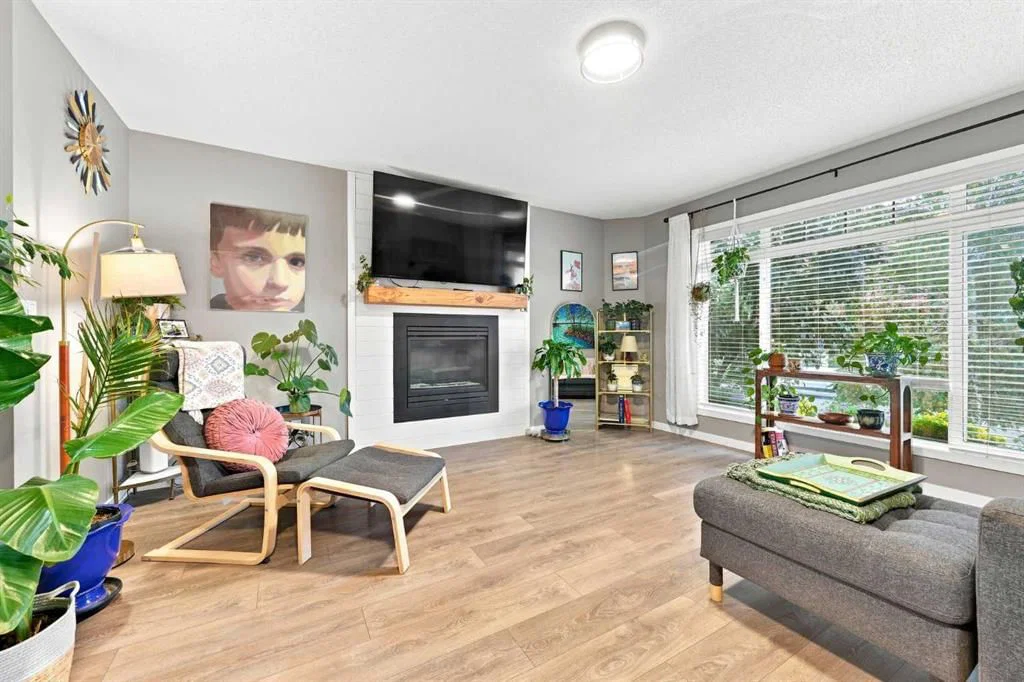 106 Autumn Crescent SE, Calgary — photo 4 of 34