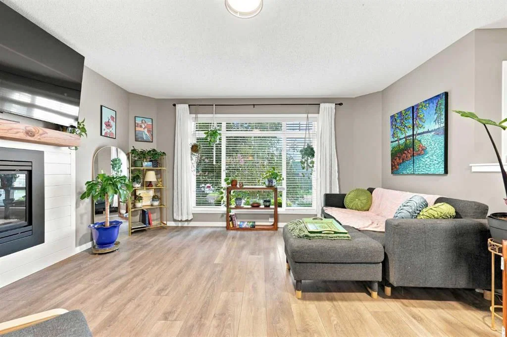 106 Autumn Crescent SE, Calgary — photo 5 of 34
