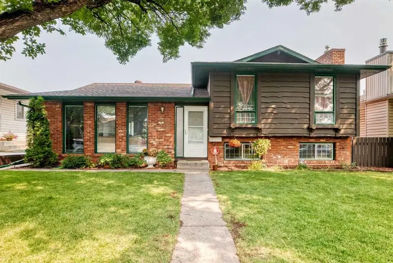 11 rundlemere Place NE, Calgary — main listing photo