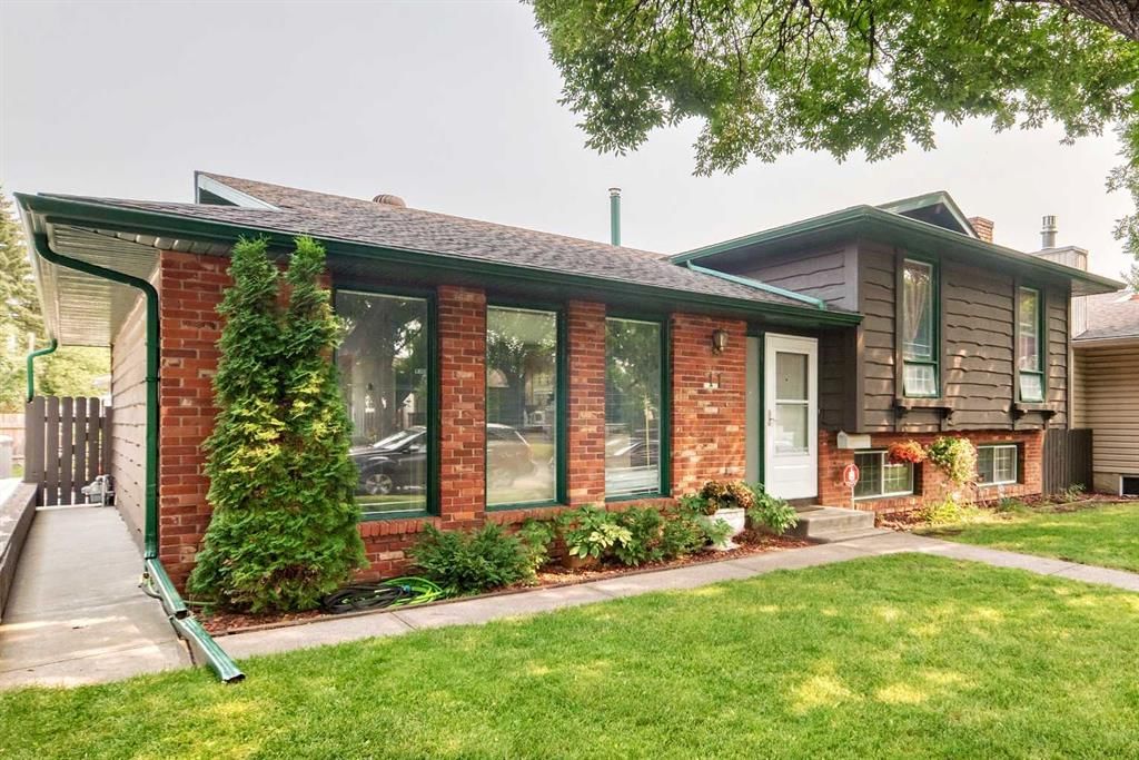 11 rundlemere Place NE, Calgary — photo 2 of 50
