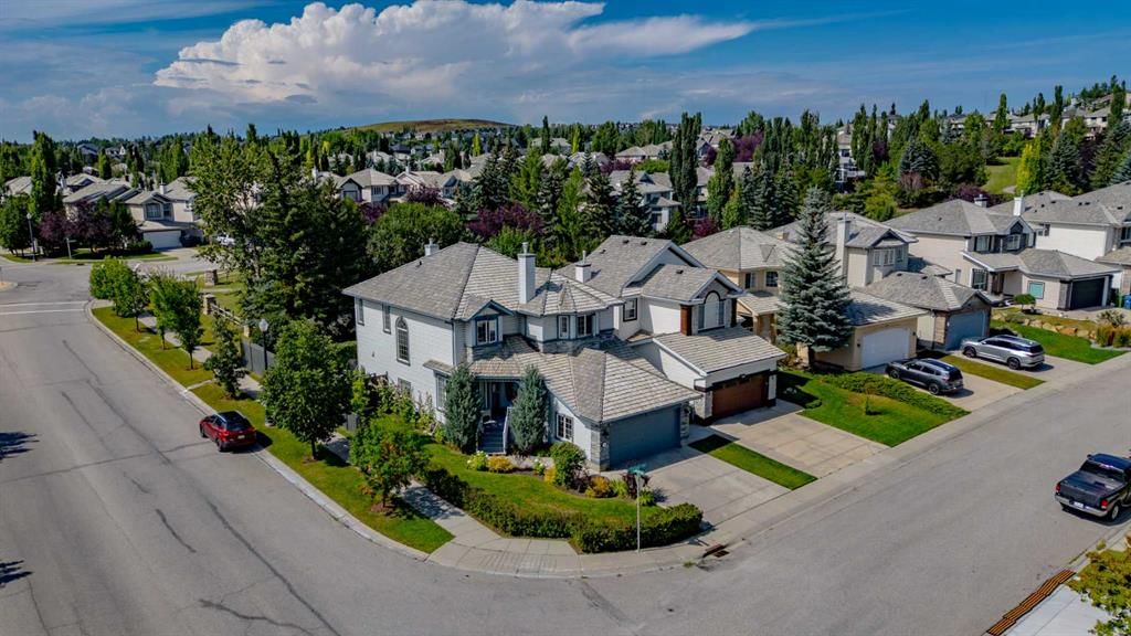 142 Springbank Crescent SW, Calgary — photo 2 of 50