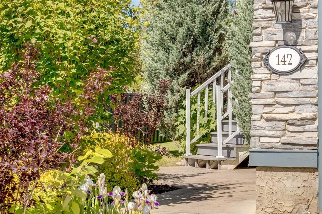 142 Springbank Crescent SW, Calgary — photo 4 of 50