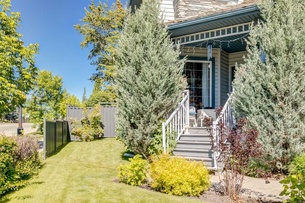 142 Springbank Crescent SW, Calgary — photo 5 of 50