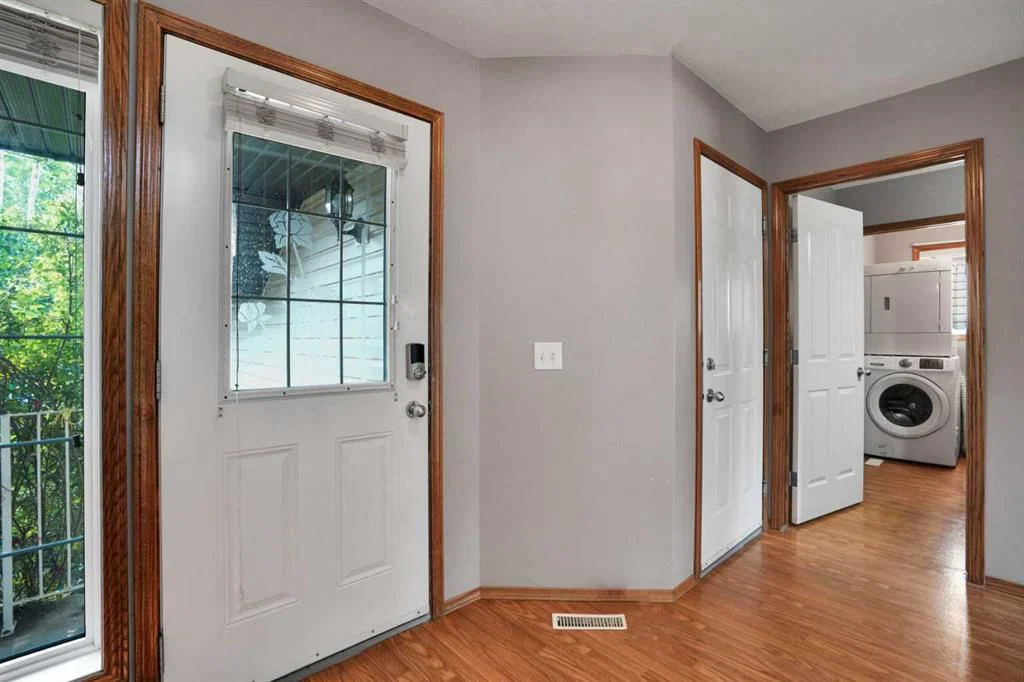 49 Saddletree Close NE, Calgary — photo 5 of 44