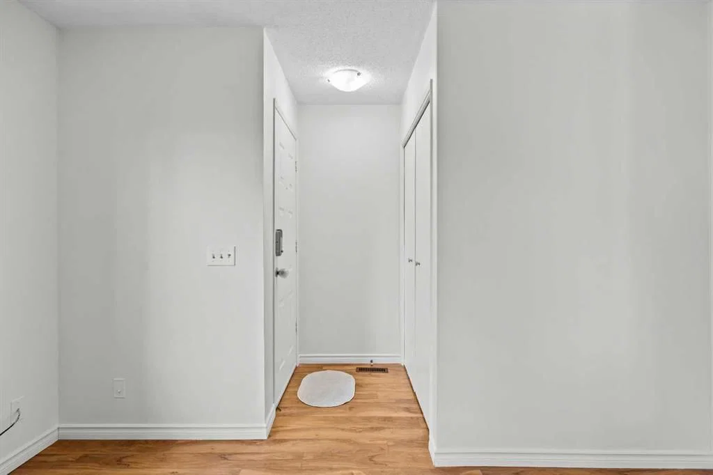28 Erin Croft Place SE, Calgary — photo 2 of 34