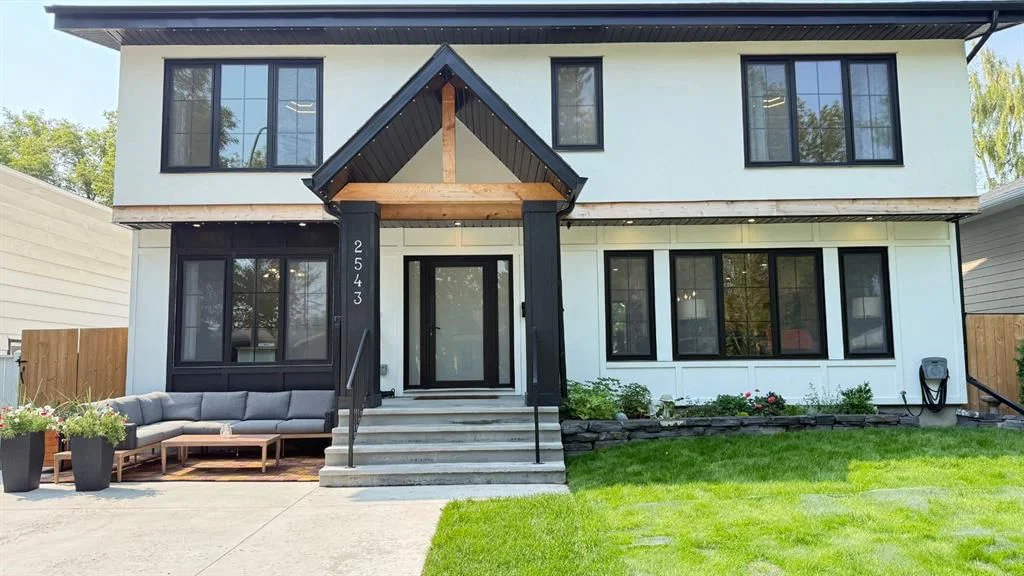 2543 Chicoutimi Drive NW, Calgary — main listing photo