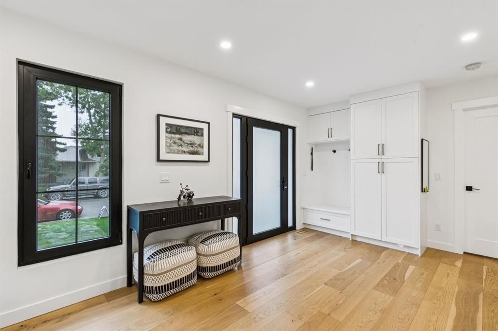 2543 Chicoutimi Drive NW, Calgary — photo 3 of 50