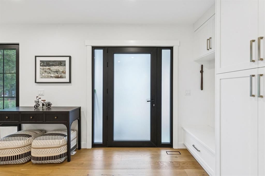 2543 Chicoutimi Drive NW, Calgary — photo 4 of 50