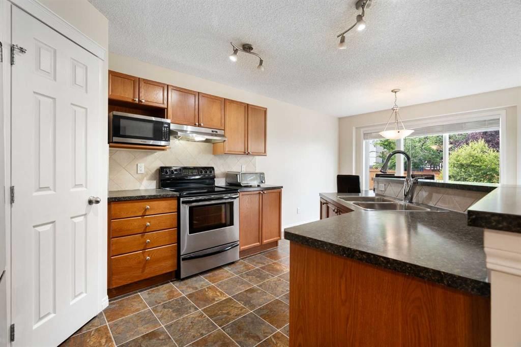 818 Copperfield Boulevard SE, Calgary — photo 3 of 38