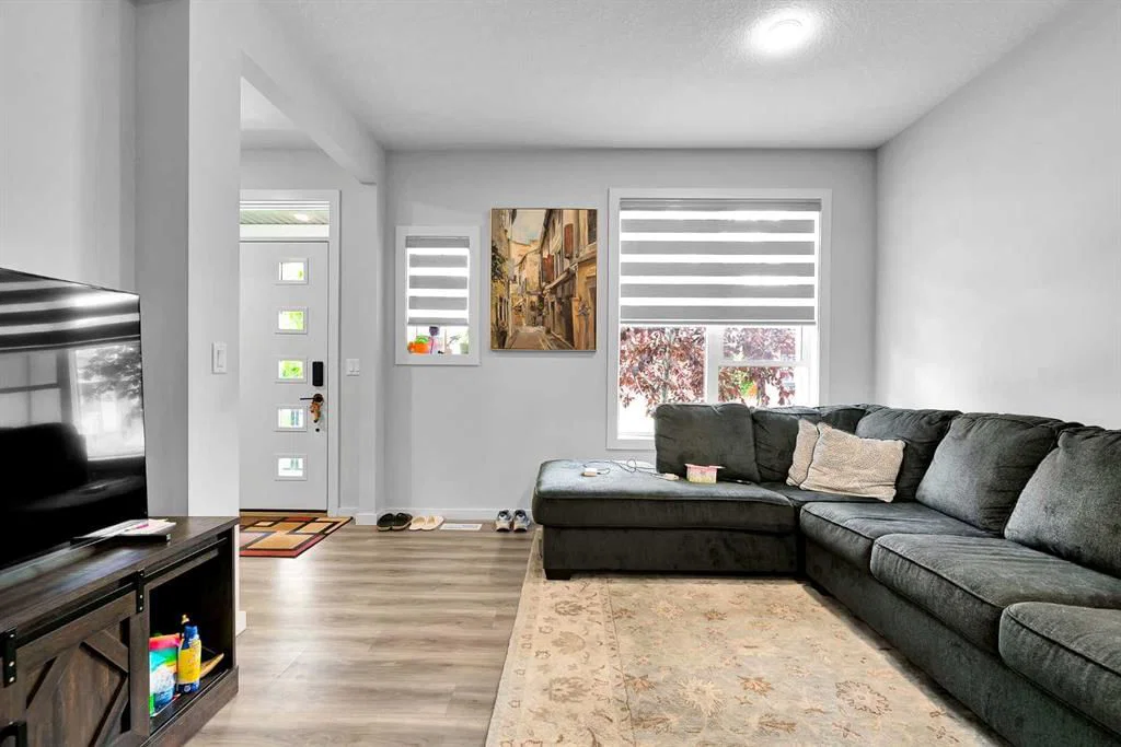 273 Lucas Avenue NW, Calgary — photo 3 of 16