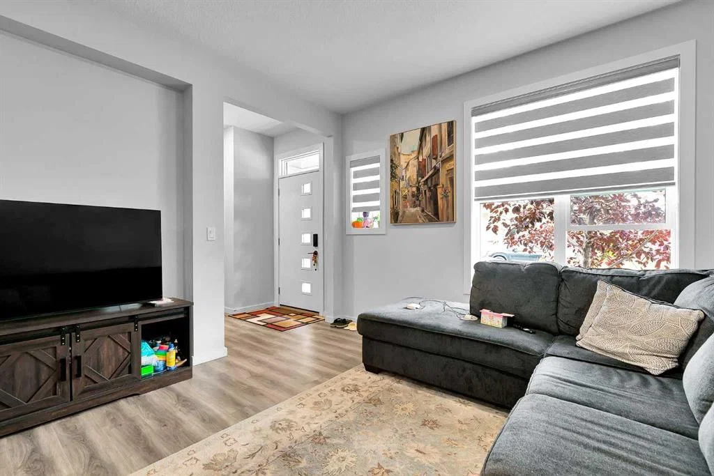 273 Lucas Avenue NW, Calgary — photo 4 of 16