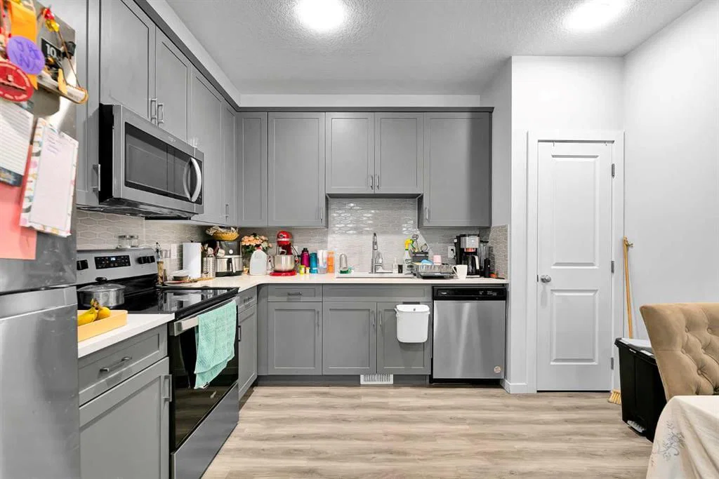 273 Lucas Avenue NW, Calgary — photo 5 of 16