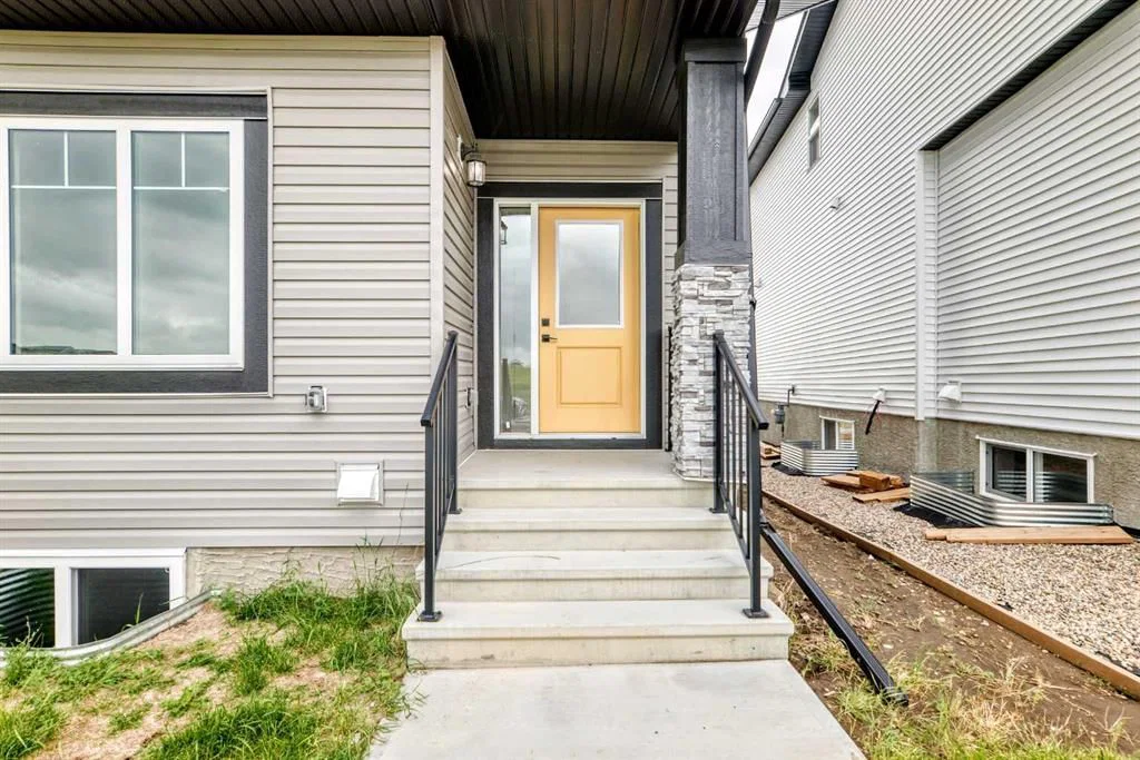 1915 Mccaskill Drive, Crossfield — photo 3 of 50