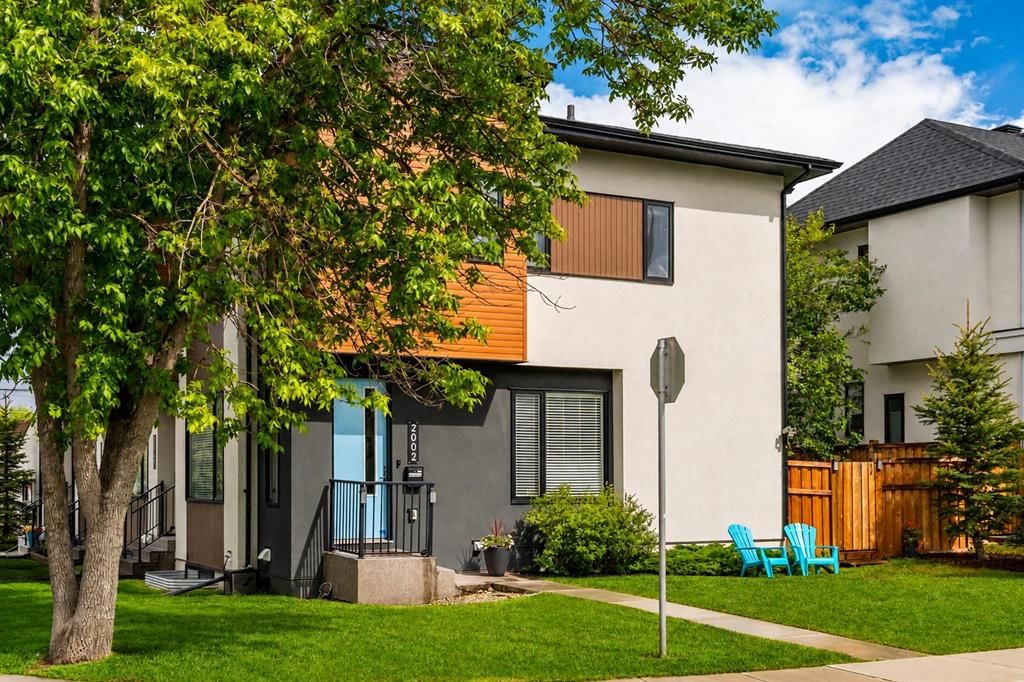2002 35 Street SW, Calgary — main listing photo