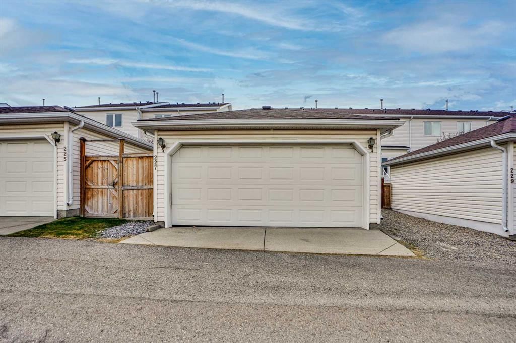 227 Citadel Lane NW, Calgary — main listing photo