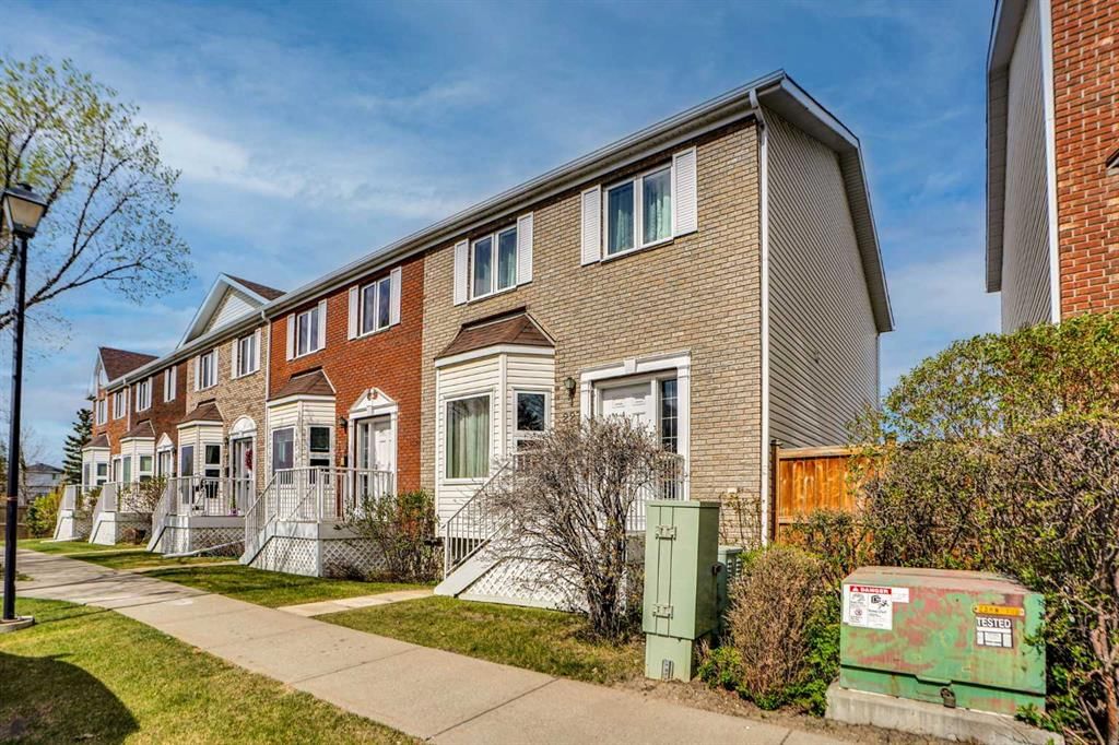 227 Citadel Lane NW, Calgary — photo 5 of 46