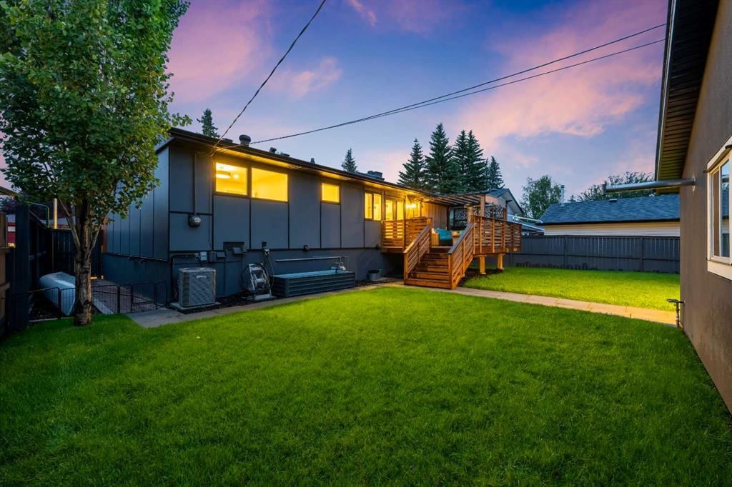 100 Lake Crimson Close SE, Calgary — photo 4 of 50