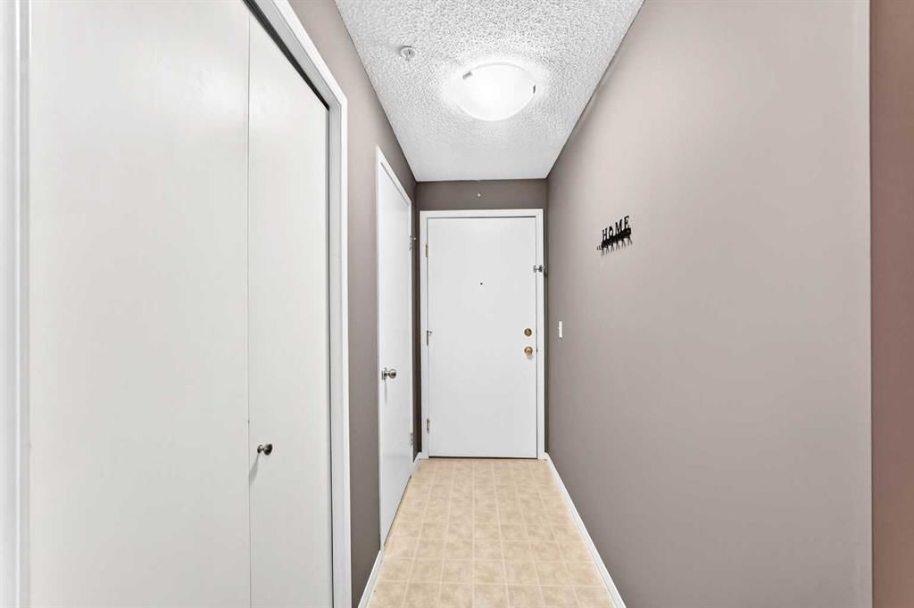 5208A, 604 8 Street SW, Airdrie — photo 4 of 50