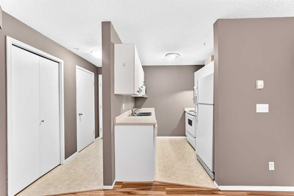 5208A, 604 8 Street SW, Airdrie — photo 5 of 50