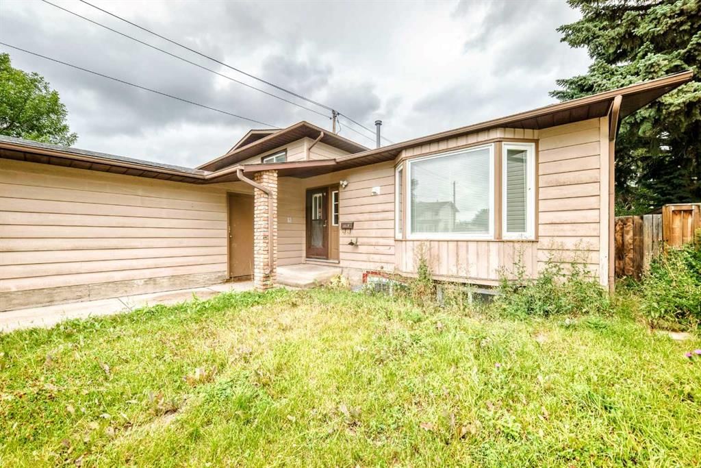6832 37 Avenue NE, Calgary — photo 3 of 45